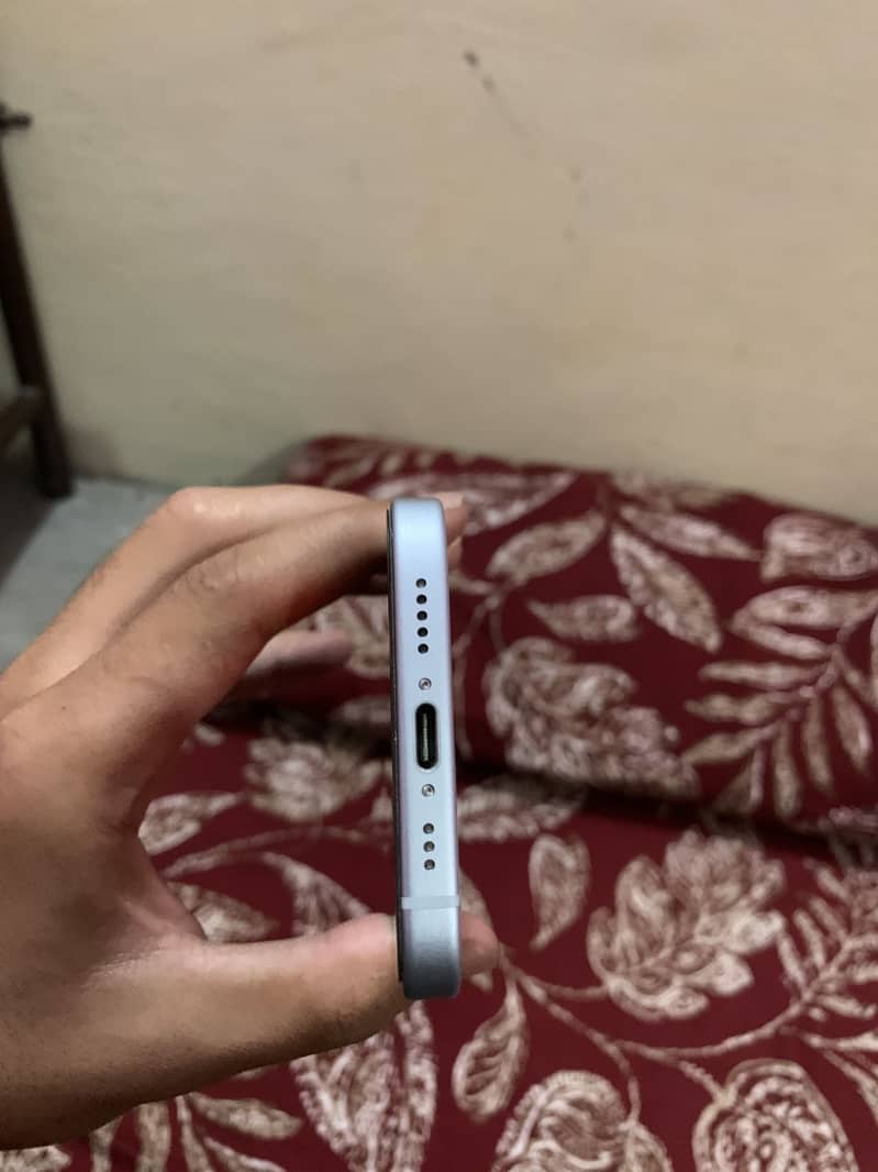 Apple iPhone 15 6