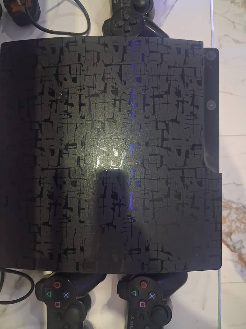 PS3 WITH 3 CONTROLLERS 1