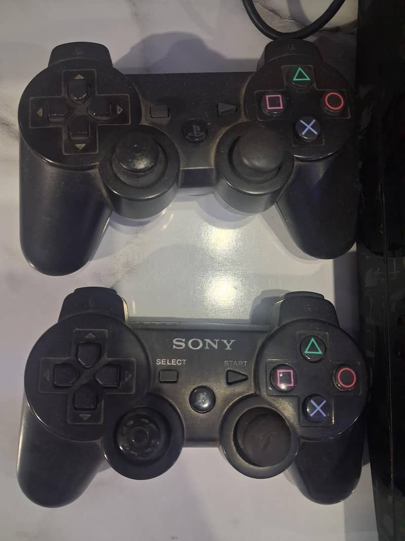 PS3 WITH 3 CONTROLLERS 2