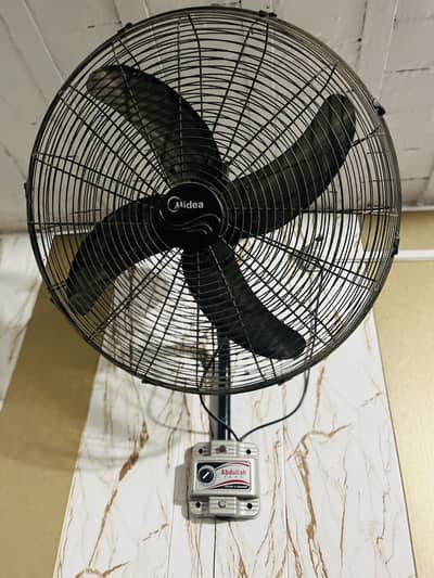Fan bracket fan for sale urgent like new