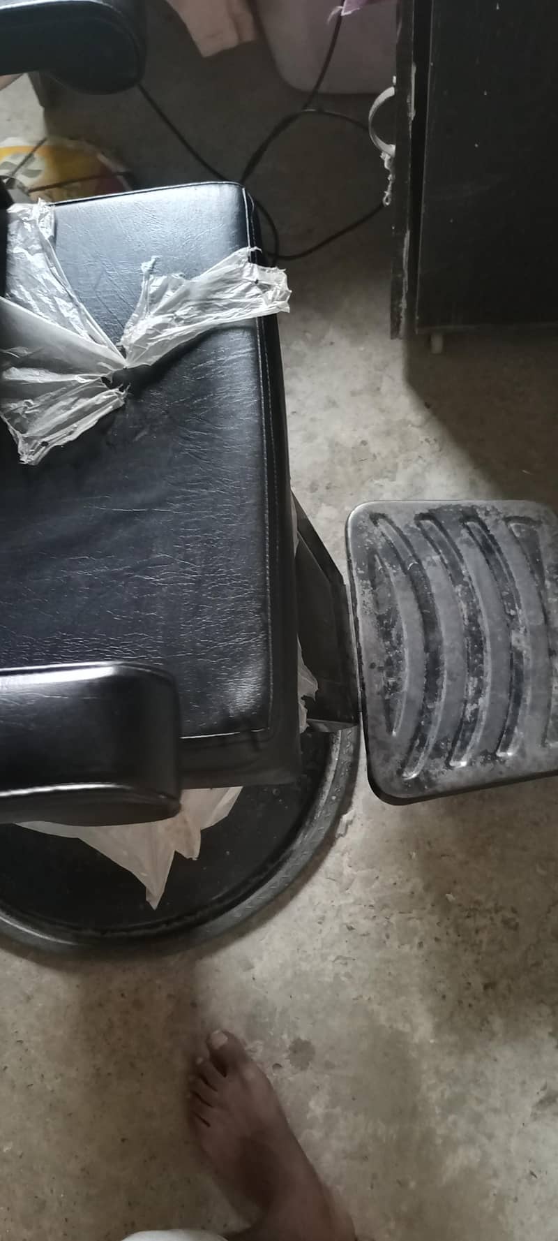 saloon chaier 1