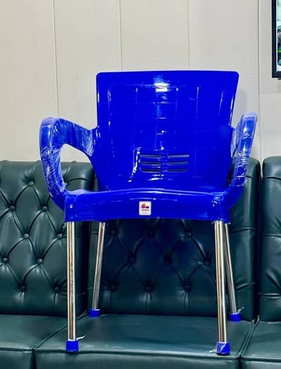 Venus PULS plastic chair 100% pure steel rood available