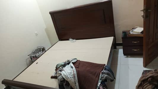 King Size Bed with 2 sidetables