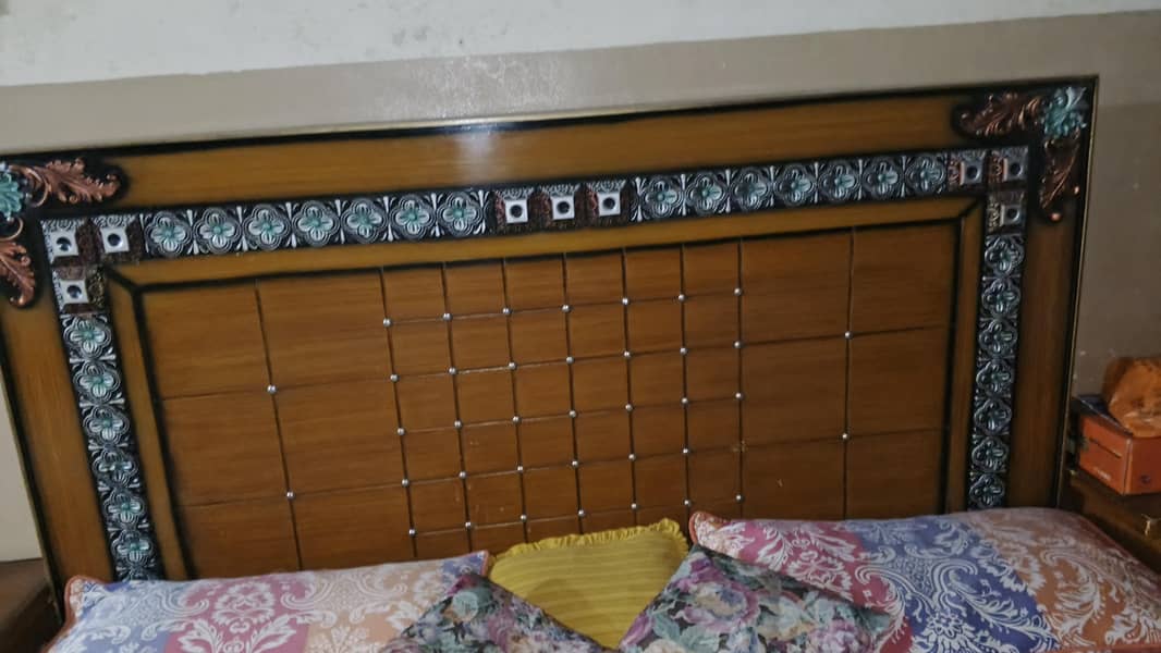 Bed 2 Sight Table 5
