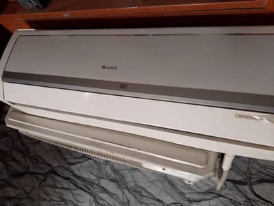 gree inverter split AC 1.5 Ton for sale urgent