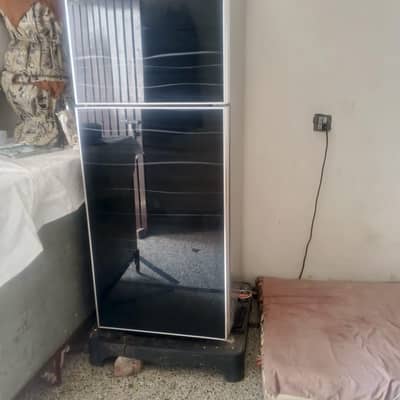 Haier full size fridge hn All ok hn bs CHOTI Lani hn