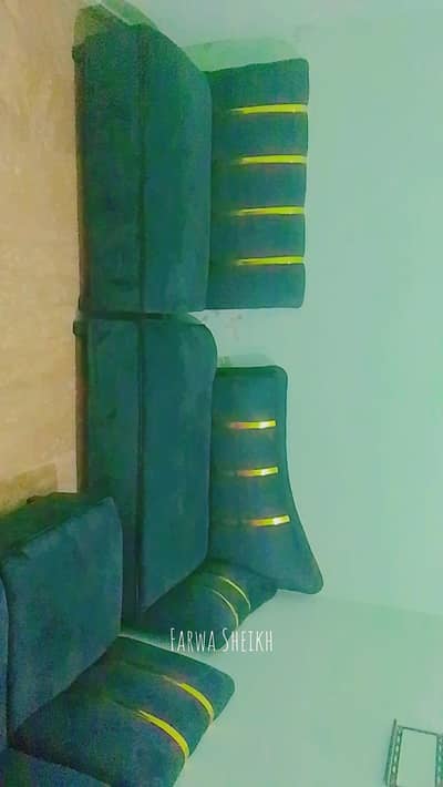 4 seater seat sofa good condition and new
