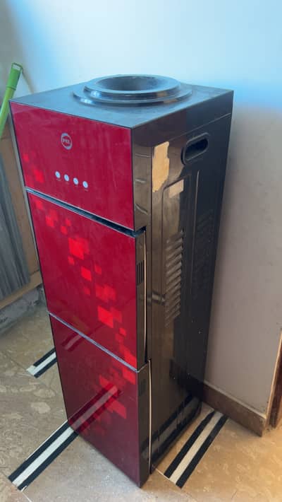 Pel water dispenser