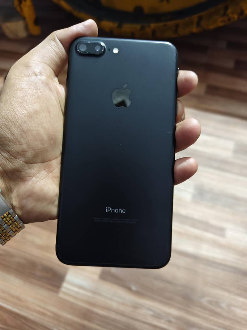 Apple iPhone 7 Plus 1