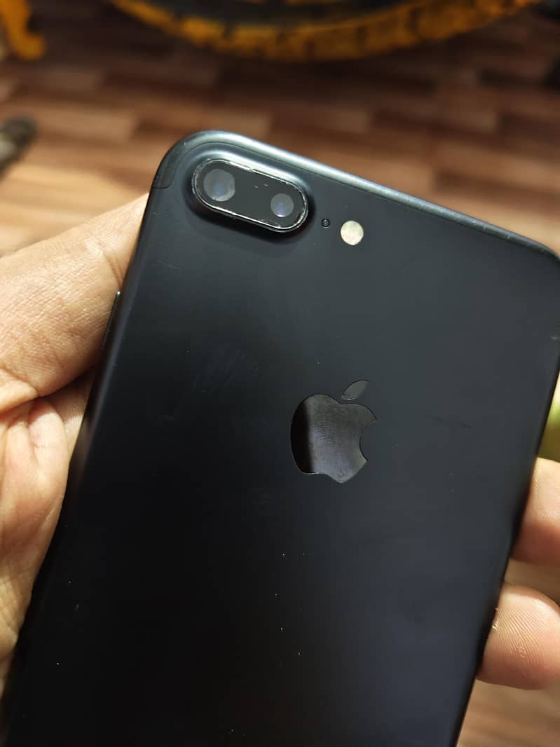Apple iPhone 7 Plus 2