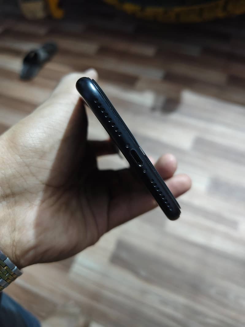 Apple iPhone 7 Plus 6