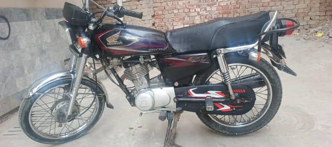 Honda CG 125 Black 2017 Model – Excellent Condition