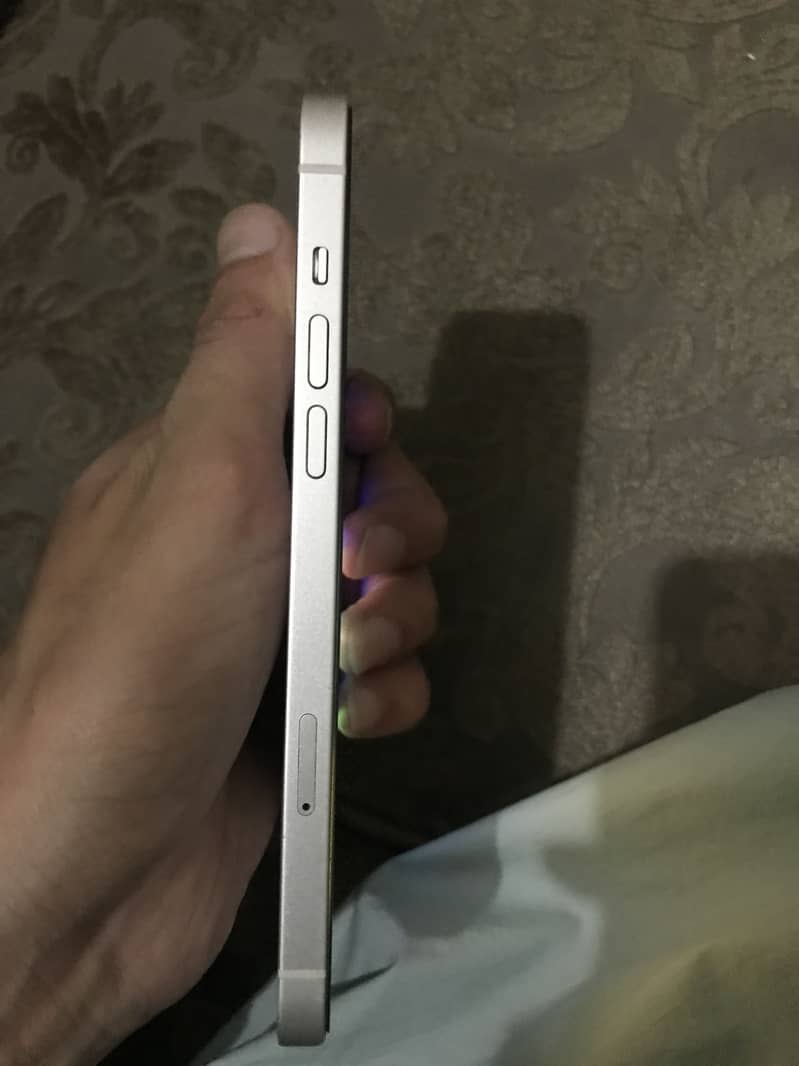 iPhone 14 plus 4