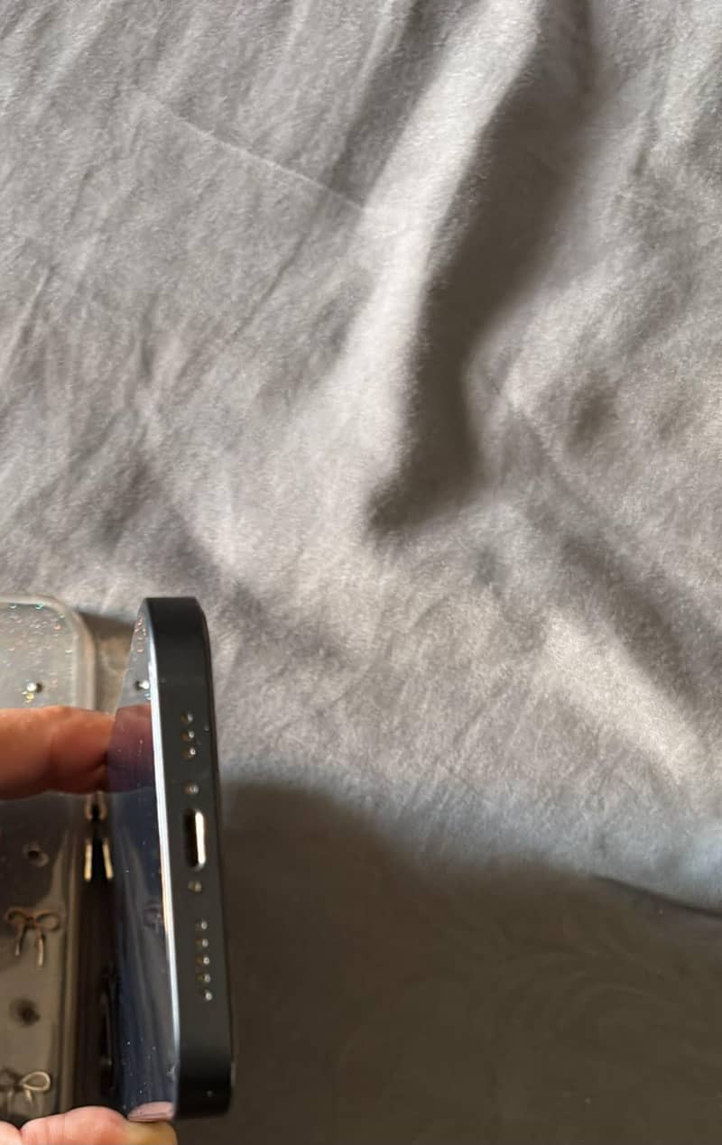 Apple iPhone 13 2