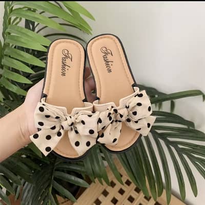 Slippers for womwn