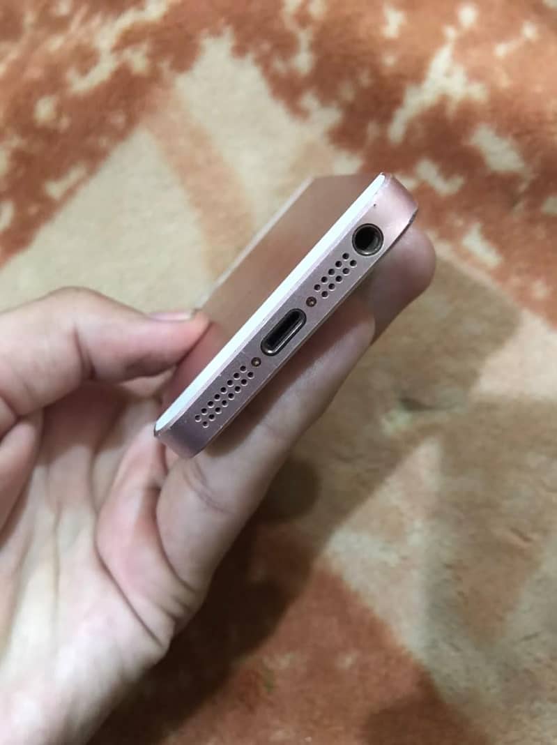 Apple iPhone SE 11