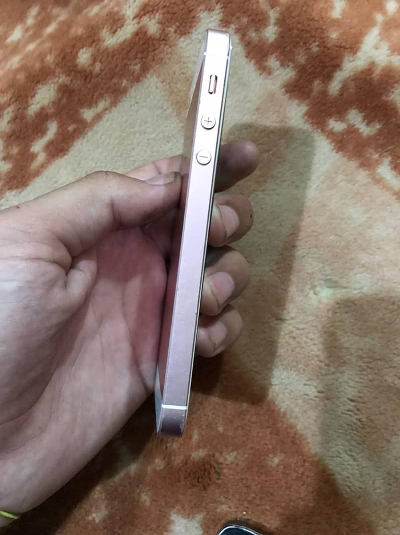 Apple iPhone SE 13