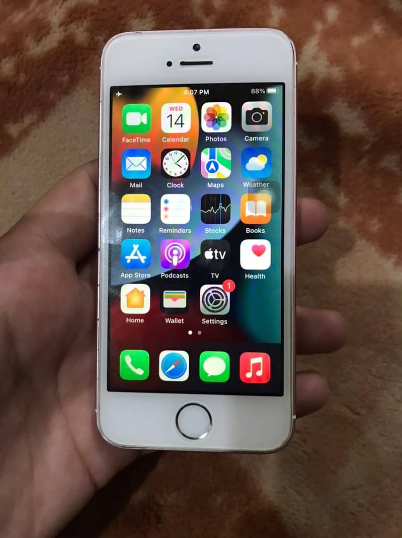 Apple iPhone SE 16