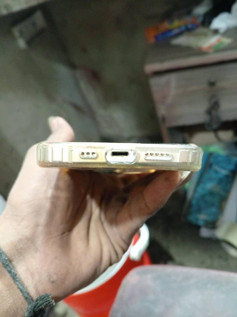 Apple iPhone 13 2