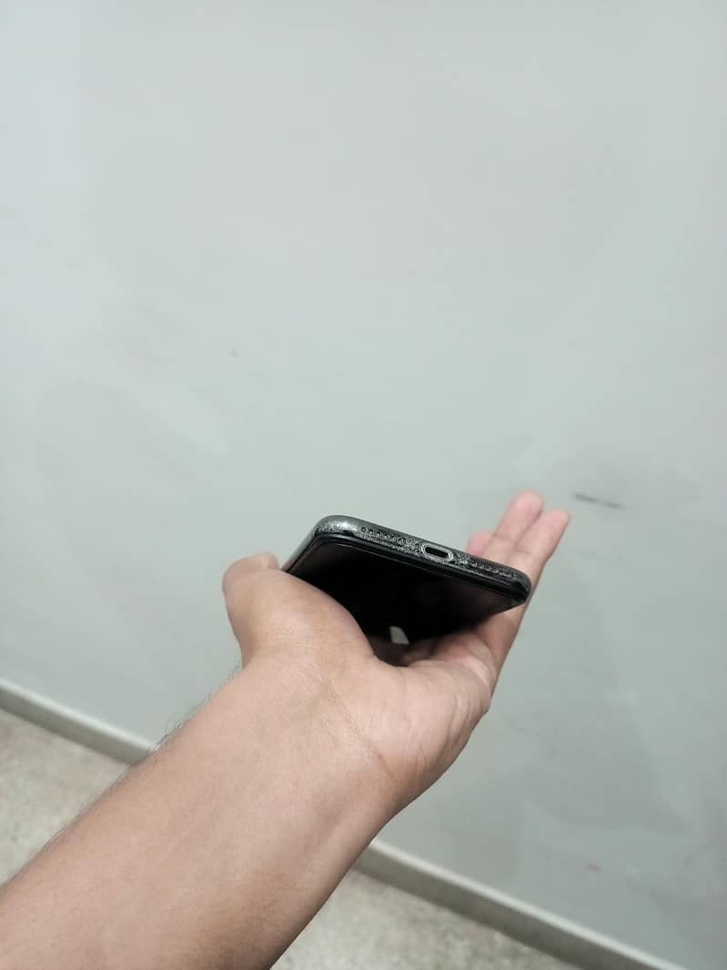 Apple iPhone X 5