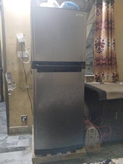 full size fridge condition syi hai achi chalti hai