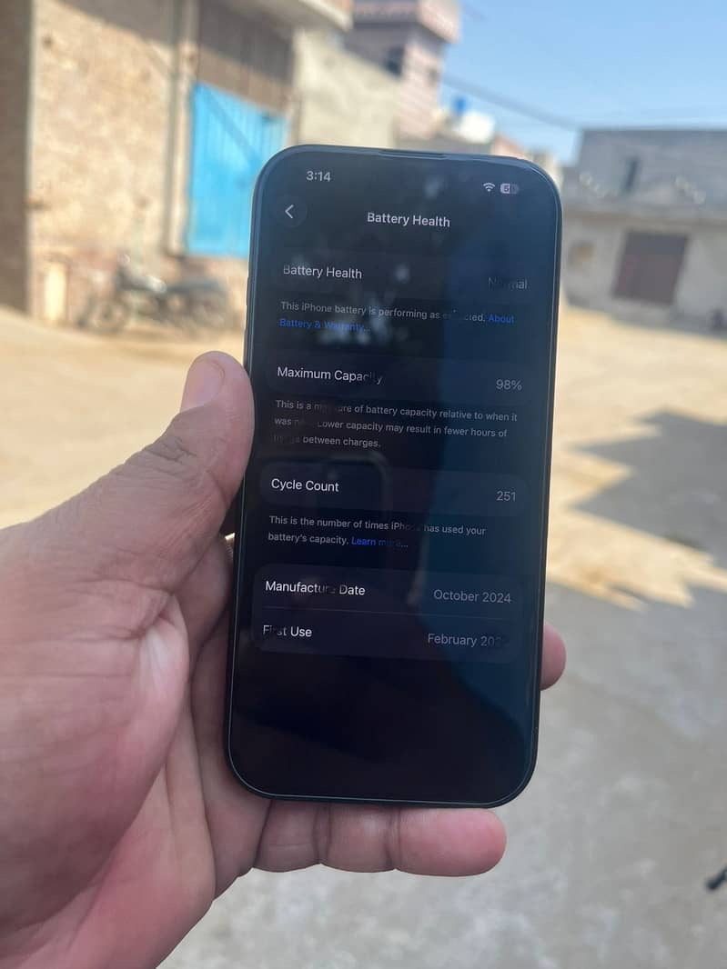 Apple iPhone 16 Pro 2