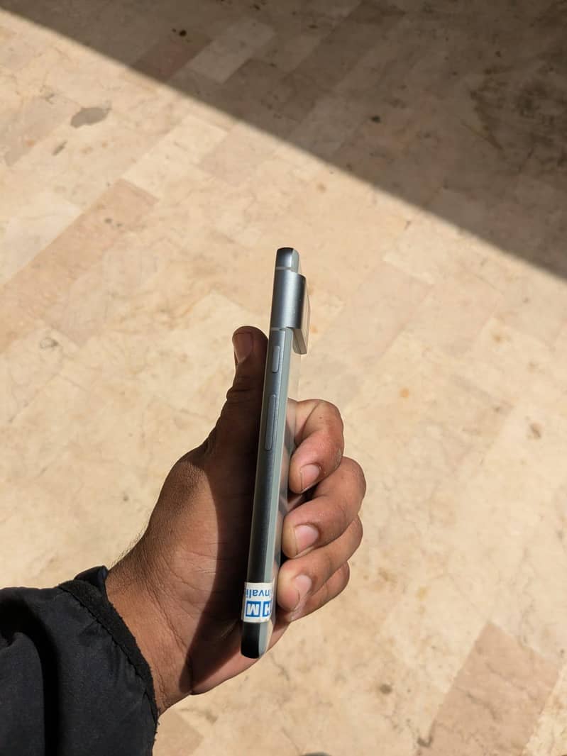 Google Pixel 8 4