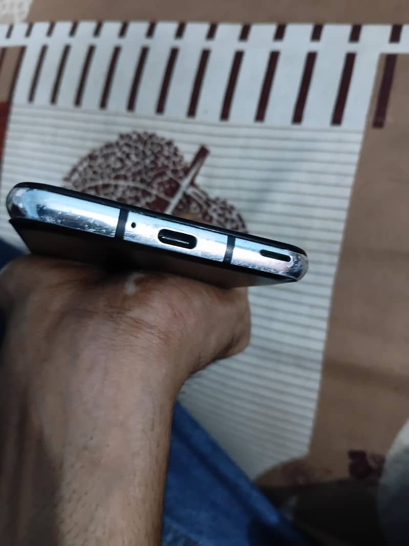 Sharp Aquos R2 2