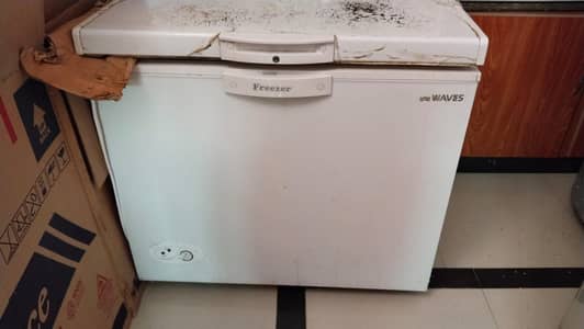 orignal waves deepfreezer in white colour