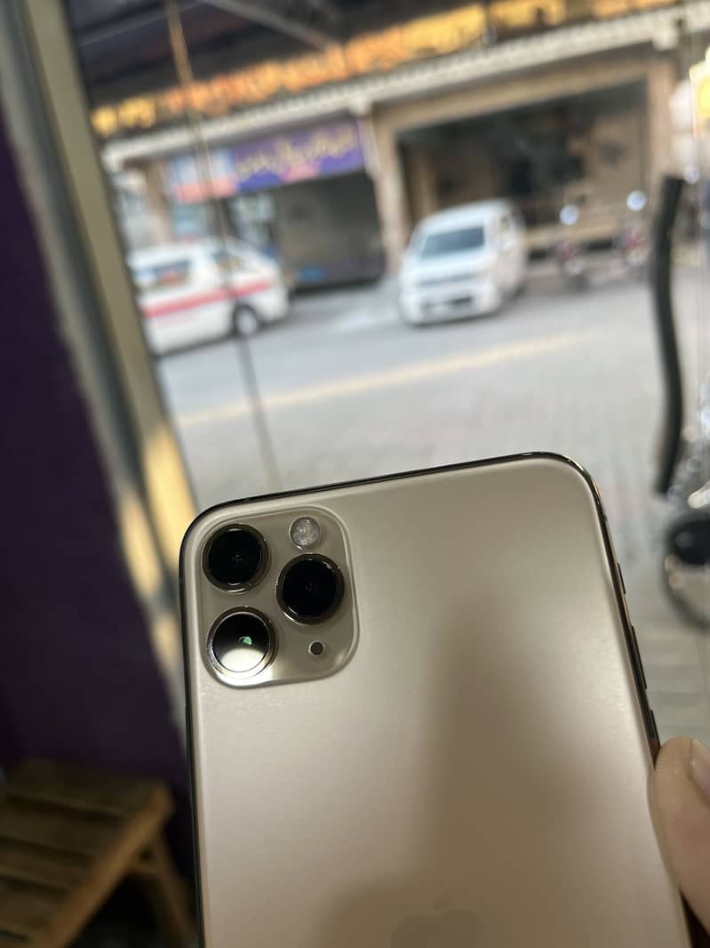 Apple iPhone 11 Pro Max 2