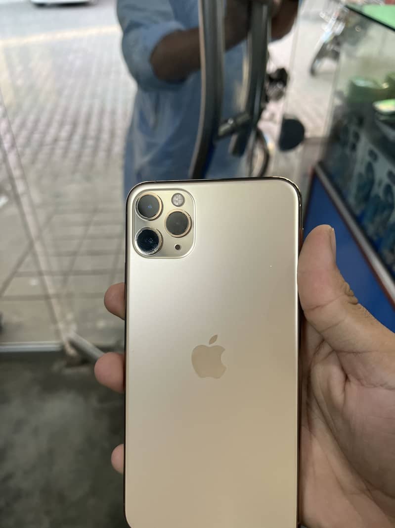 Apple iPhone 11 Pro Max 4