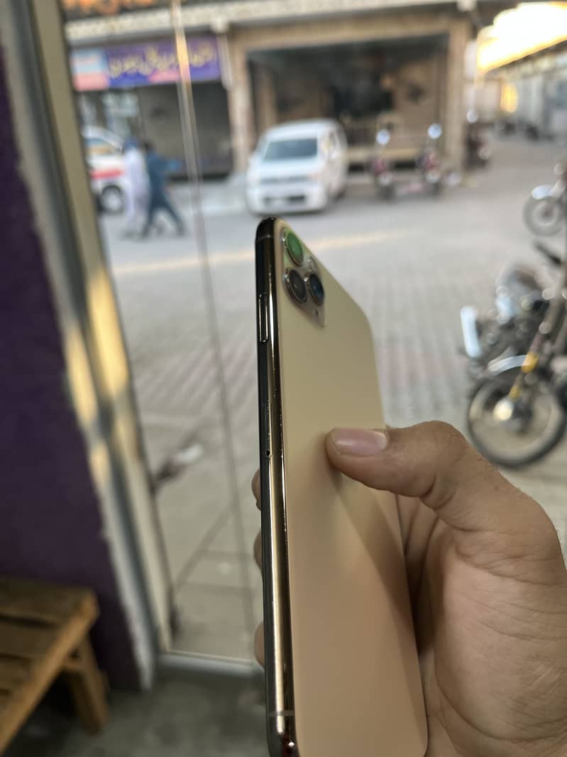Apple iPhone 11 Pro Max 5