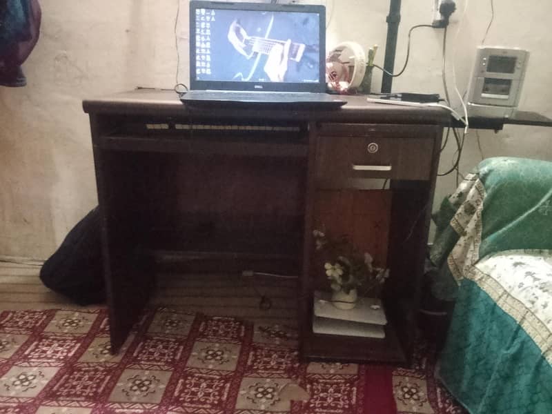 computer Table 1