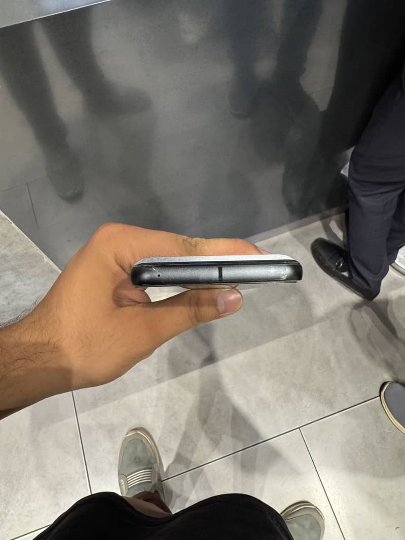 Google Pixel 8 4