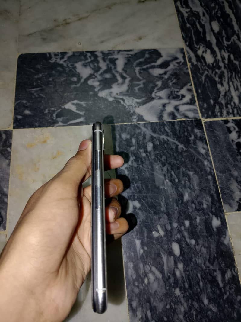 Apple iPhone X 5