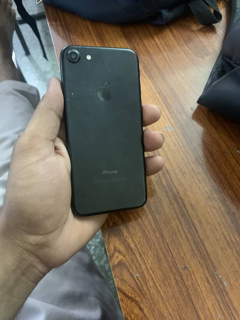 Apple iPhone 7 1