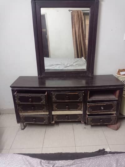 Old Conditon Dressing Table at full discounted price negotiable