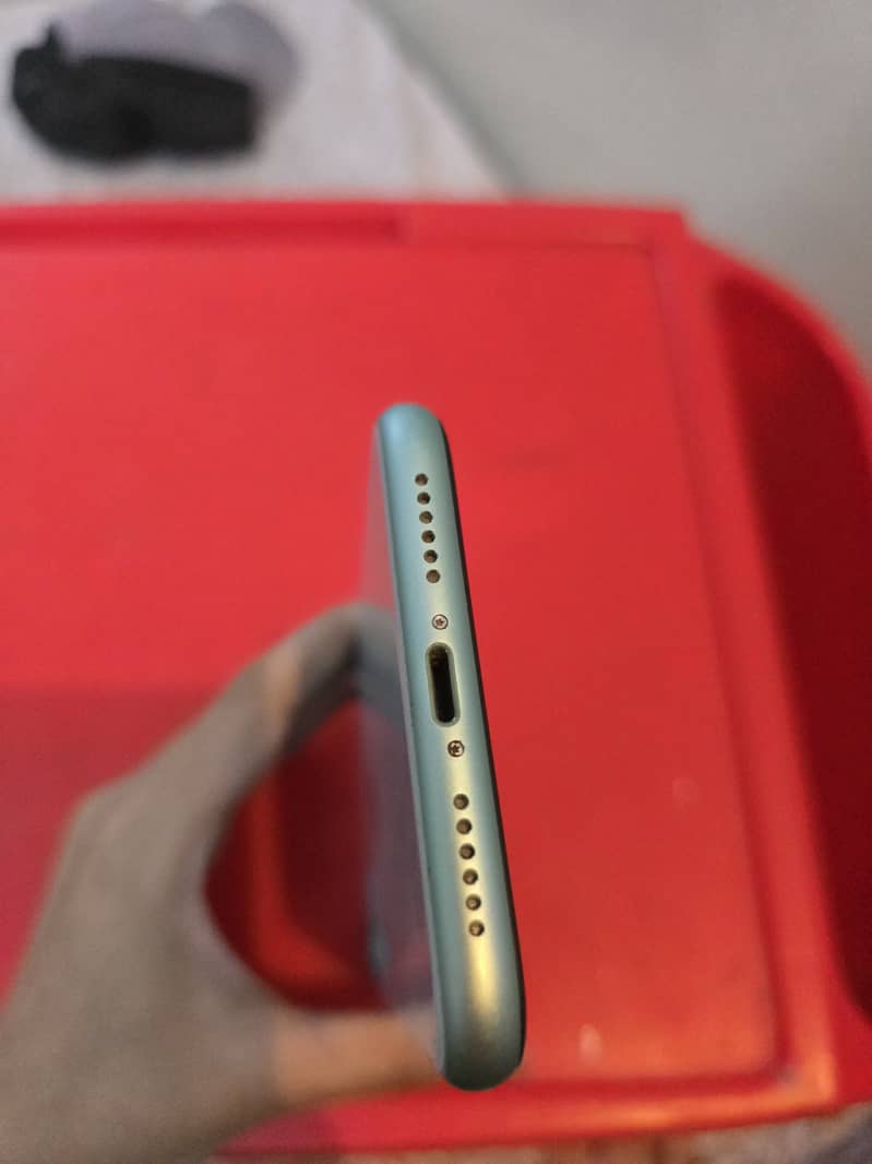 Apple iPhone 11 3