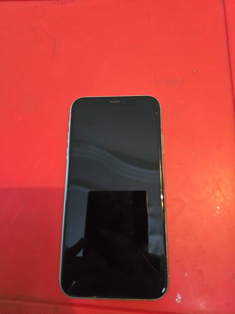 Apple iPhone 11 4