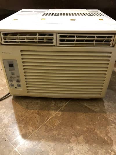 0.5 ton inverter window AC with 110 supply v good condition