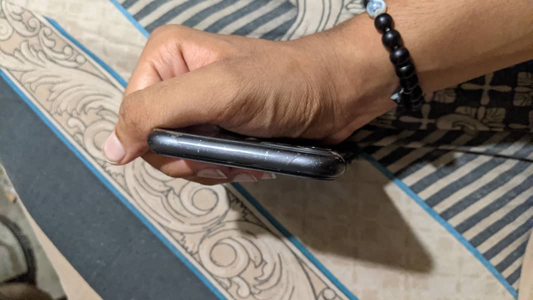 Apple iPhone 11 4