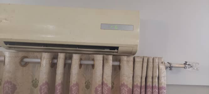 selling 1 Ton Ac haier & Royal 1 Ton Ac