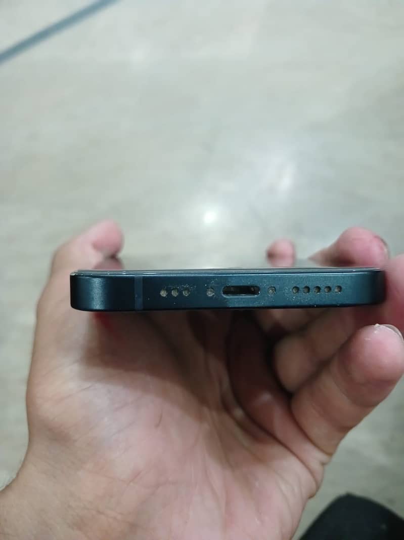 Apple iPhone 13 4