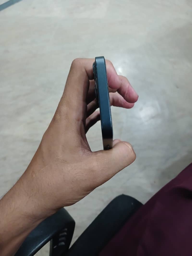 Apple iPhone 13 5