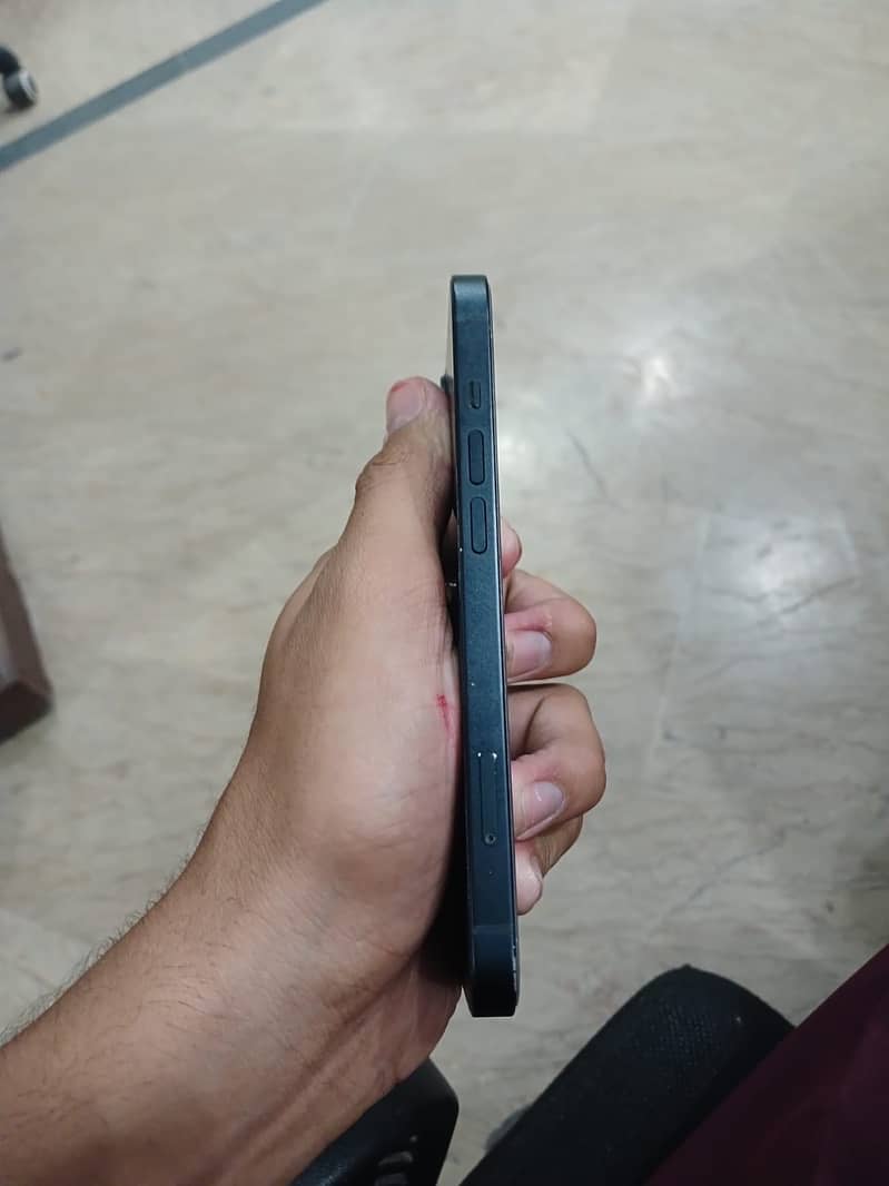 Apple iPhone 13 7