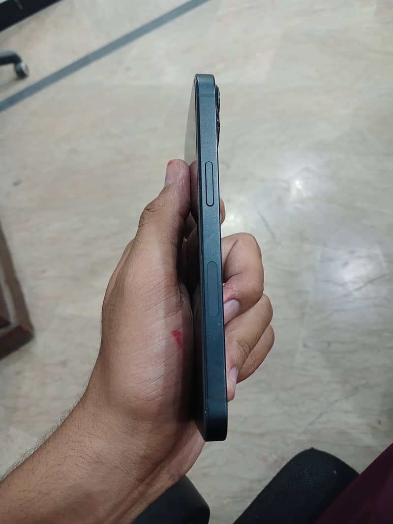 Apple iPhone 13 8