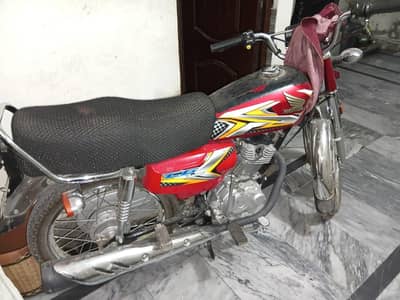 Bike just 8500km chali new original bolt to bolt Geniyan bike av