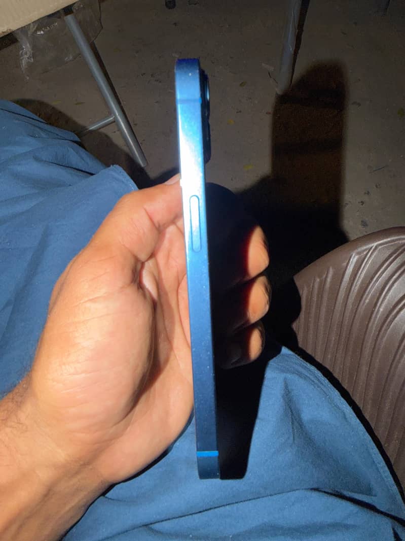 Apple iPhone 13 2
