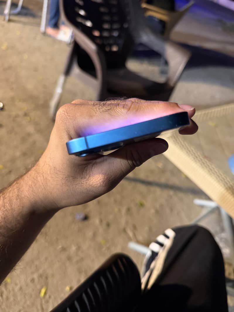 Apple iPhone 13 4