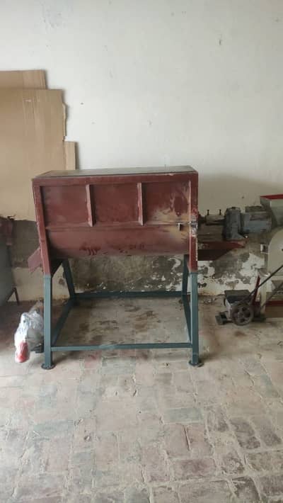 Ribbon mixer for detergent powder